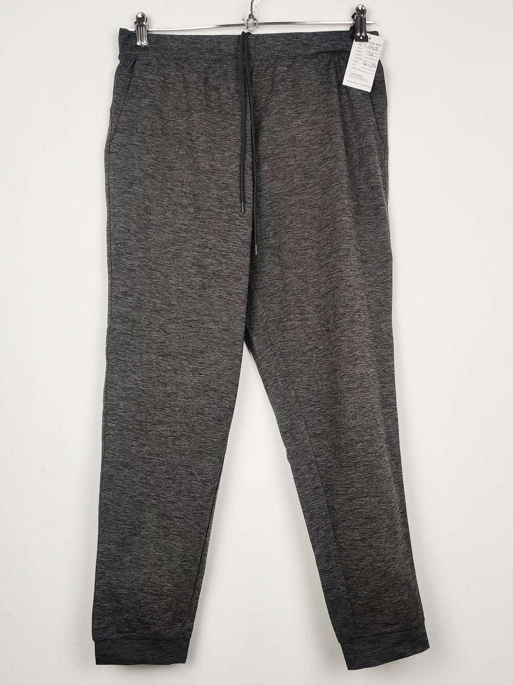 Buy online pre-used pre-loved 100% authentic & Original branded Uniqlo (MT-1243) available in Pakistan. Top international brands avilable.