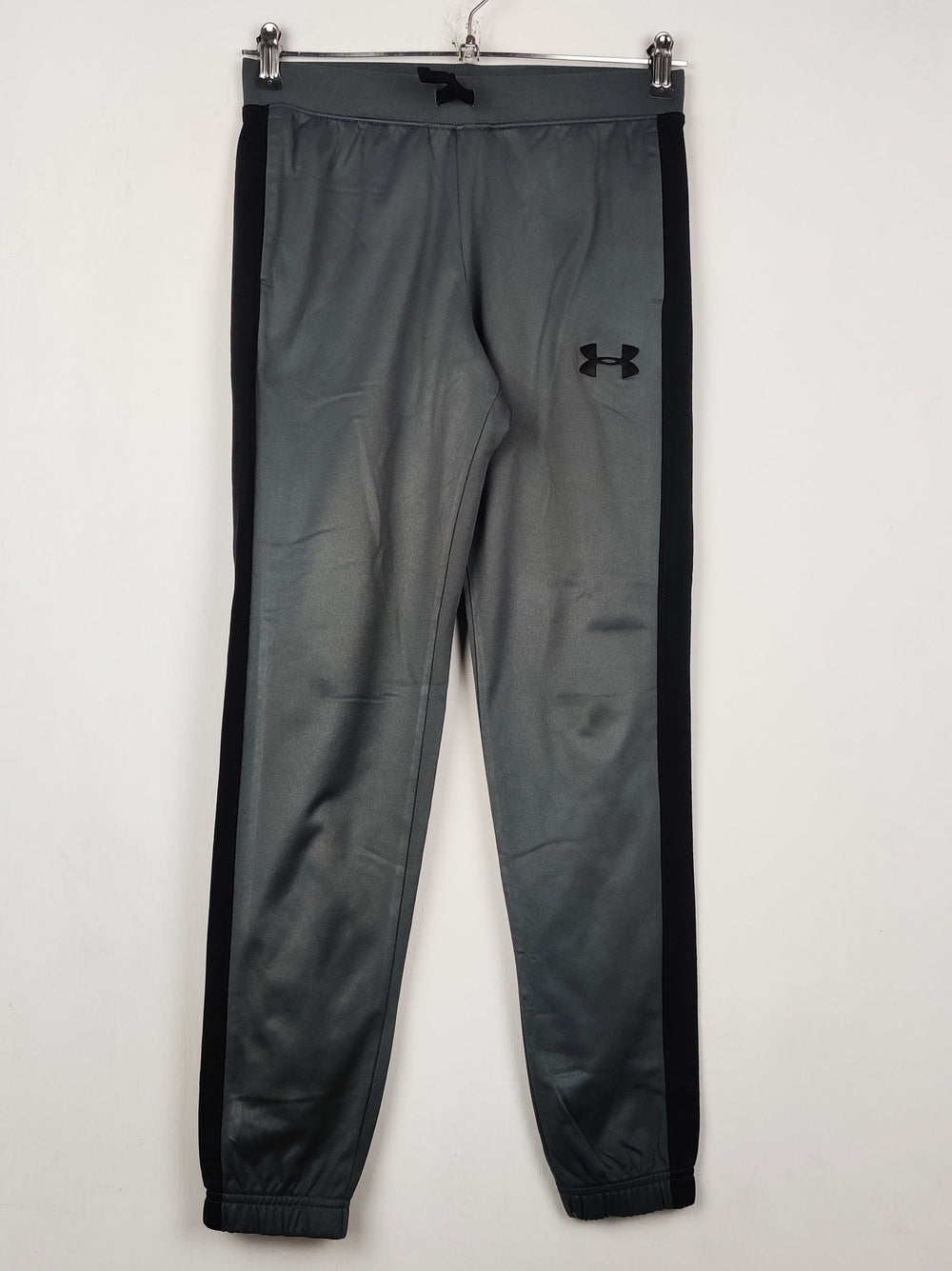 Buy online pre-used pre-loved 100% authentic & Original branded Under Armour (MT-1276) available in Pakistan. Top international brands avilable.