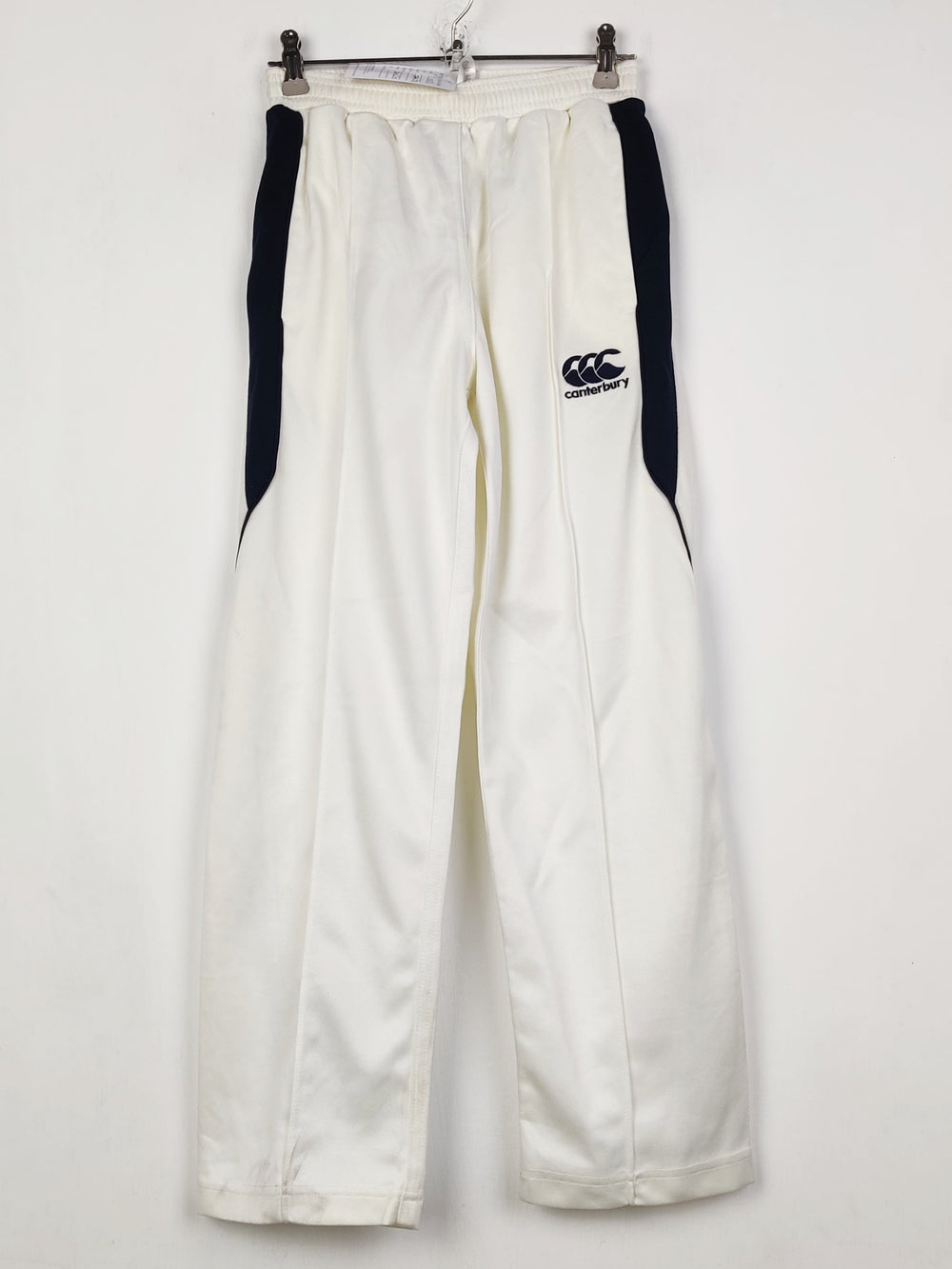 Buy online pre-used pre-loved 100% authentic & Original branded Canterbury (MT-1312) available in Pakistan. Top international brands avilable.
