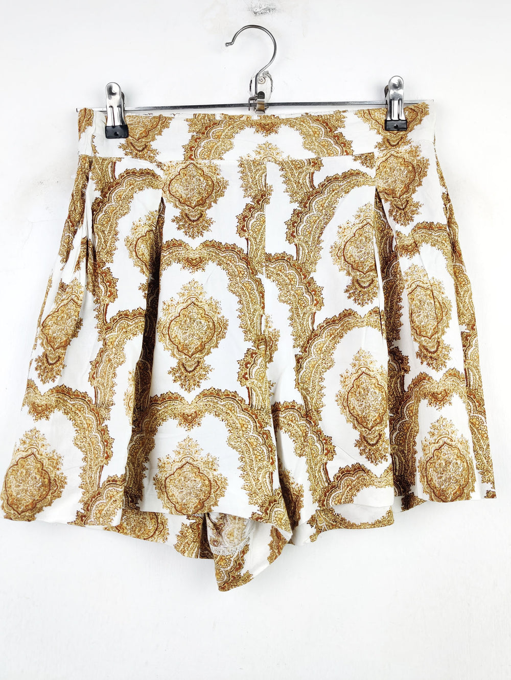 Buy online pre-used pre-loved 100% authentic & Original branded H&M (NL-1031) available in Pakistan. Top international brands avilable.