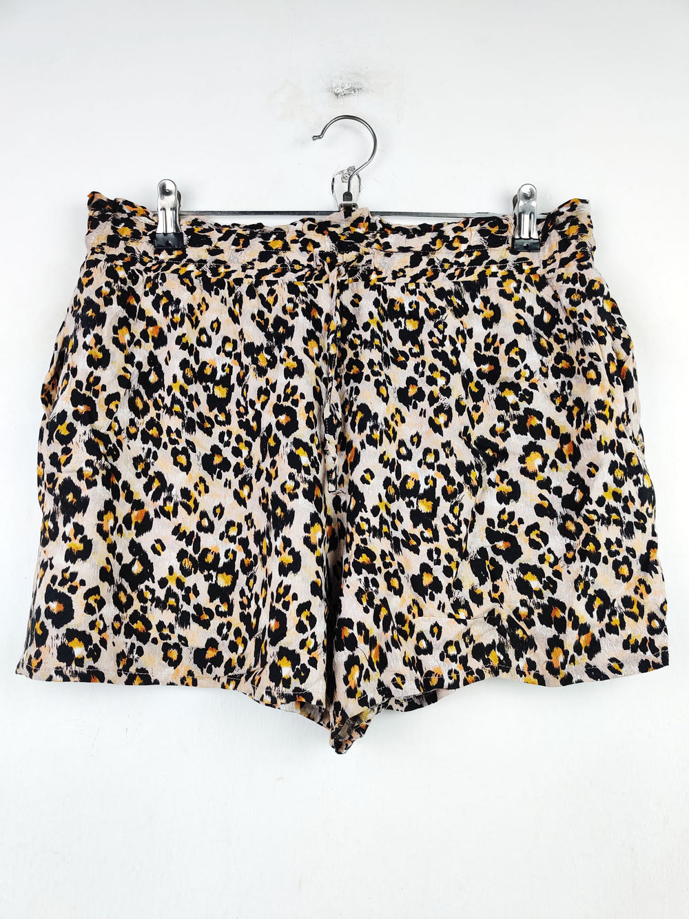 Buy online pre-used pre-loved 100% authentic & Original branded Papaya (NL-1033) available in Pakistan. Top international brands avilable.