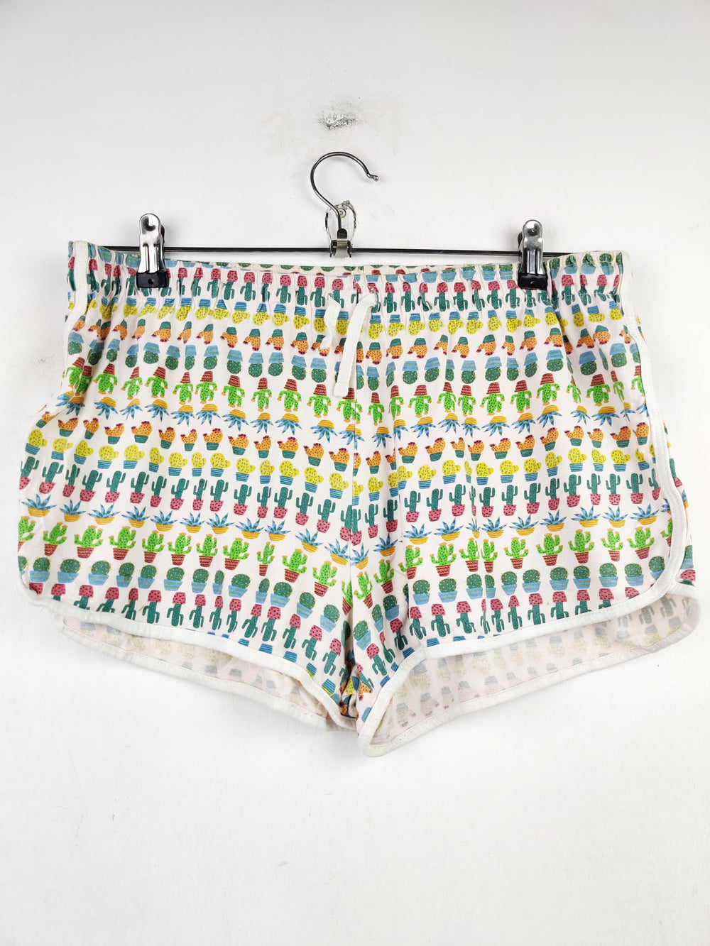 Buy online pre-used pre-loved 100% authentic & Original branded Primark (NL-1050) available in Pakistan. Top international brands avilable.