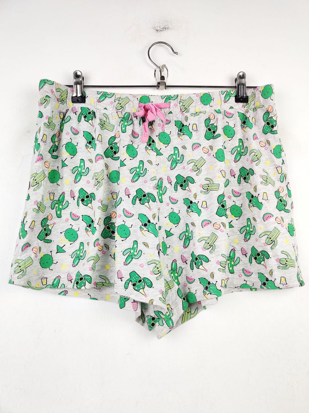 Buy online pre-used pre-loved 100% authentic & Original branded Nutmeg (NL-1071) available in Pakistan. Top international brands avilable.