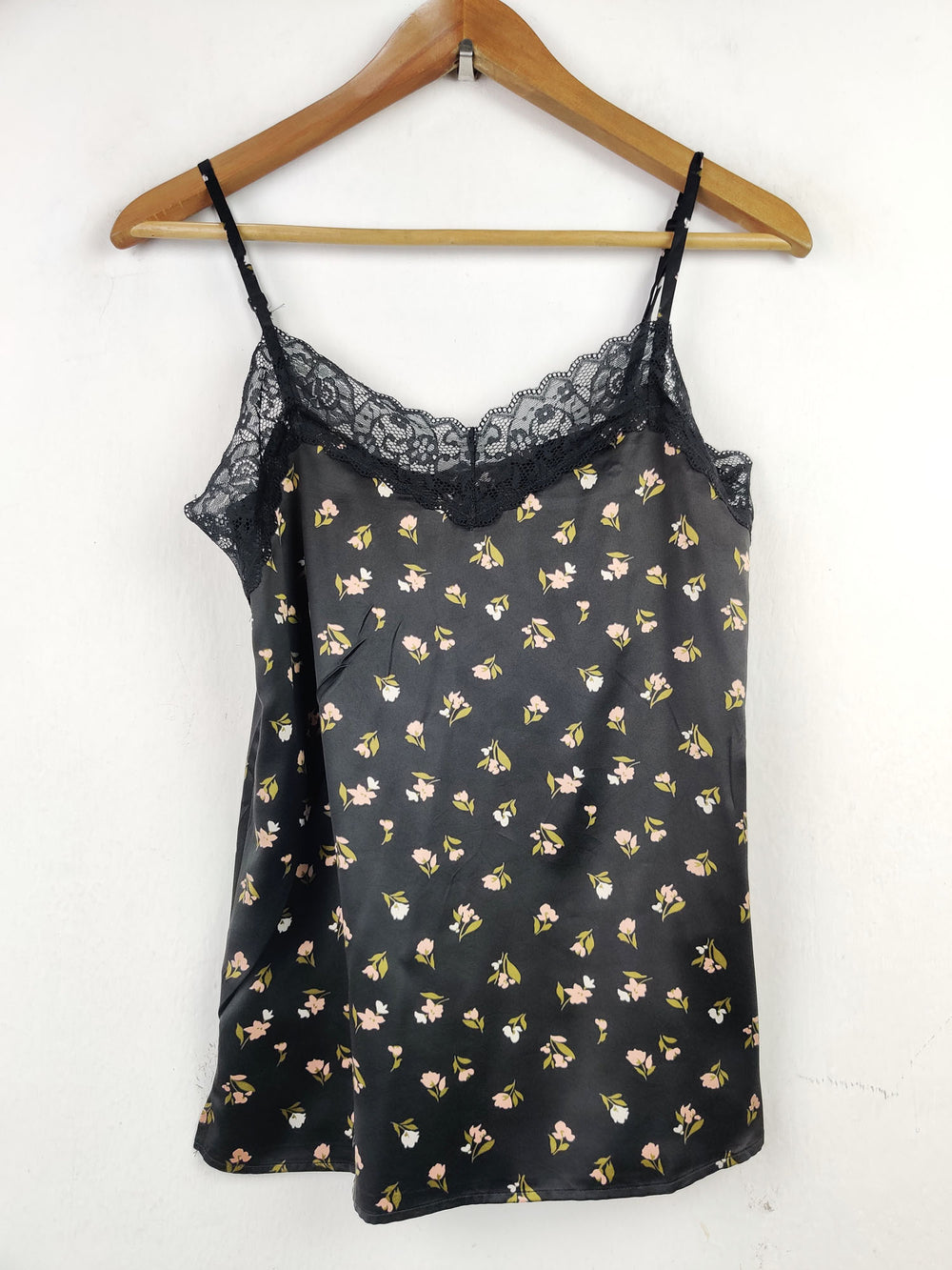 Buy online pre-used pre-loved 100% authentic & Original branded Tezenis (NL-1136) available in Pakistan. Top international brands avilable.