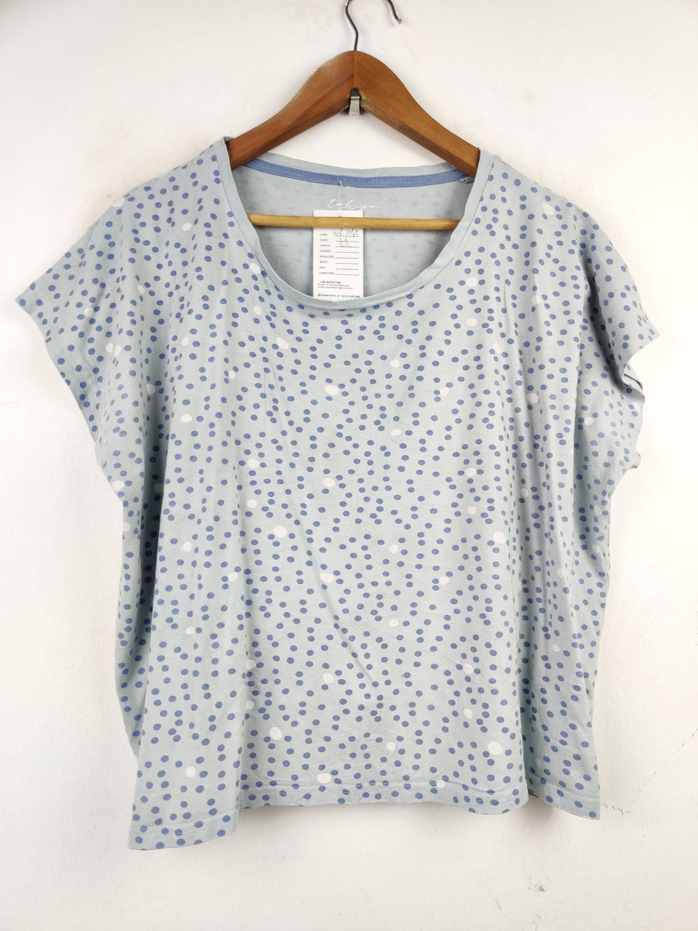 Buy online pre-used pre-loved 100% authentic & Original branded Loung (NL-1142) available in Pakistan. Top international brands avilable.