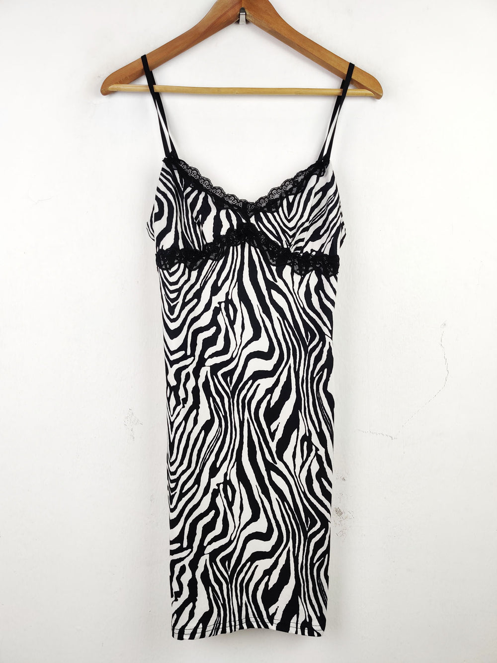 Buy online pre-used pre-loved 100% authentic & Original branded Viscose (NL-1163) available in Pakistan. Top international brands avilable.