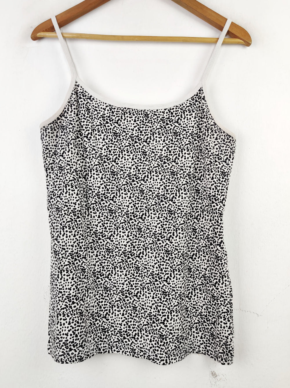 Buy online pre-used pre-loved 100% authentic & Original branded Papaya (NL-1208) available in Pakistan. Top international brands avilable.