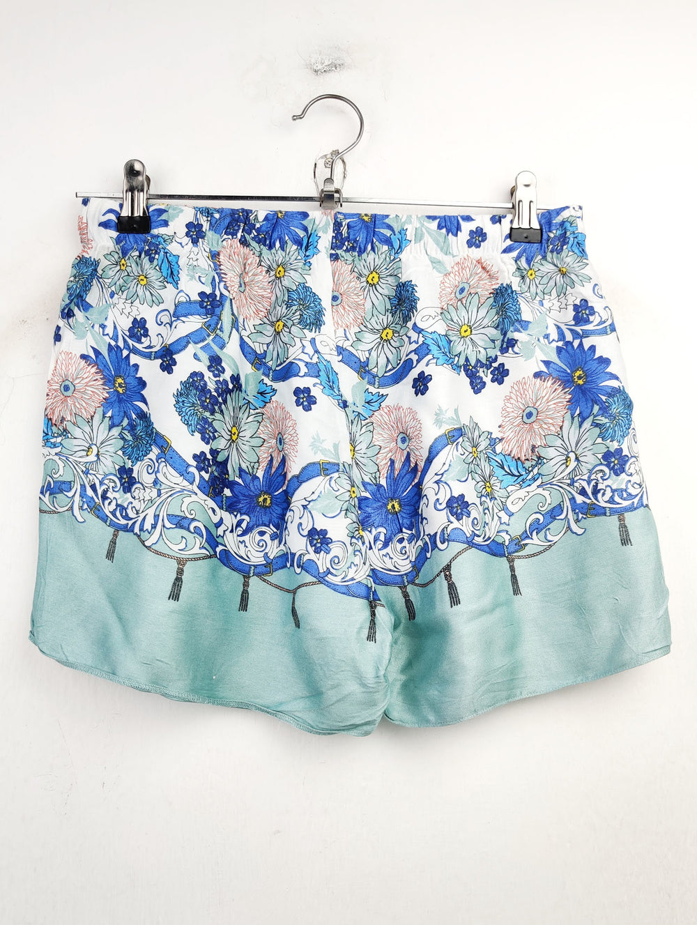 Buy online pre-used pre-loved 100% authentic & Original branded Unknown Brand (NL-1252) available in Pakistan. Top international brands avilable.