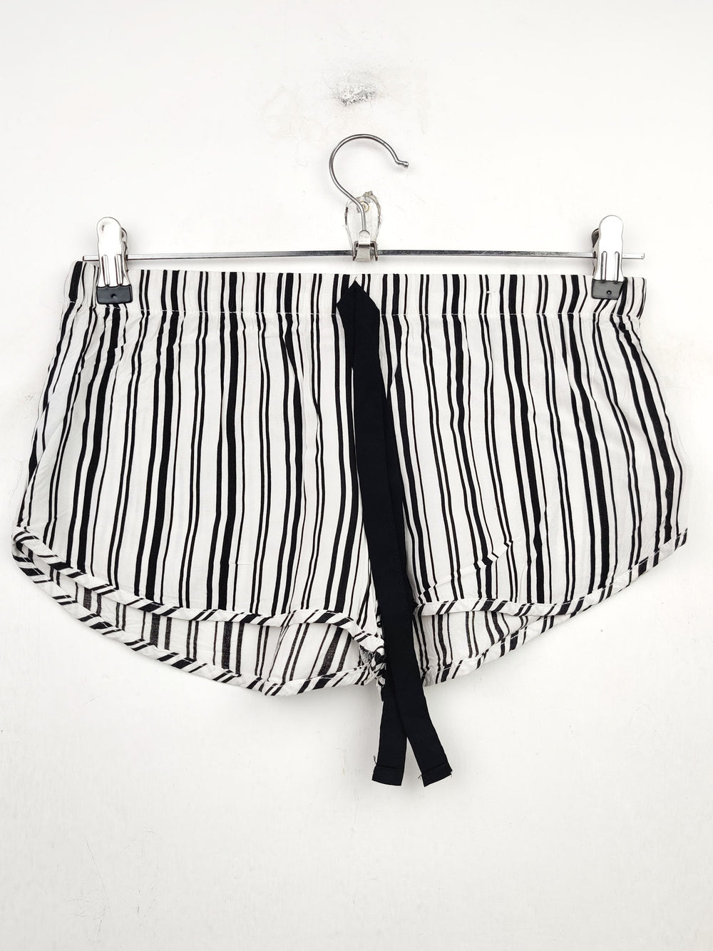 Buy online pre-used pre-loved 100% authentic & Original branded Love To Lounge (NL-1268) available in Pakistan. Top international brands avilable.