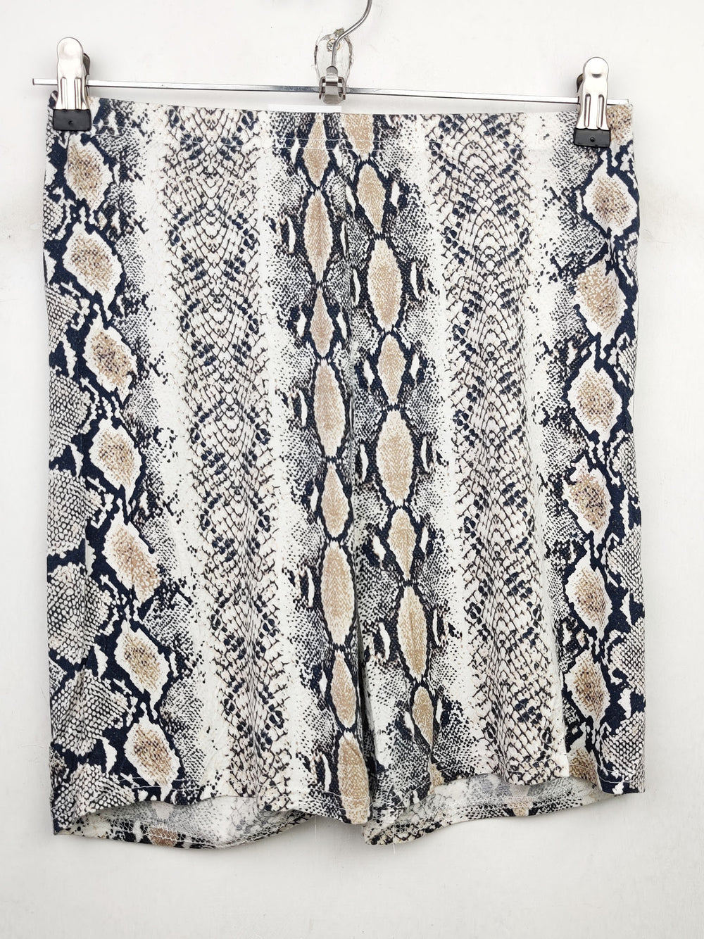 Buy online pre-used pre-loved 100% authentic & Original branded Pretty Little Thing (NL-1277) available in Pakistan. Top international brands avilable.