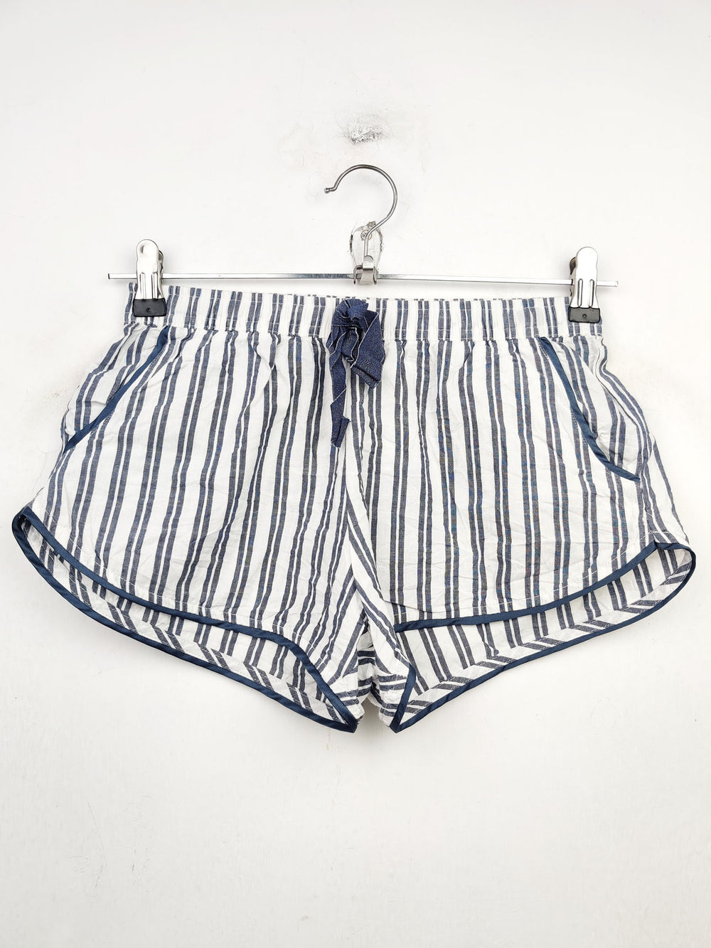 Buy online pre-used pre-loved 100% authentic & Original branded F&F (NL-1284) available in Pakistan. Top international brands avilable.