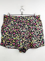 Buy online pre-used pre-loved 100% authentic & Original branded New Look (NL-1565) available in Pakistan. Top international brands avilable.