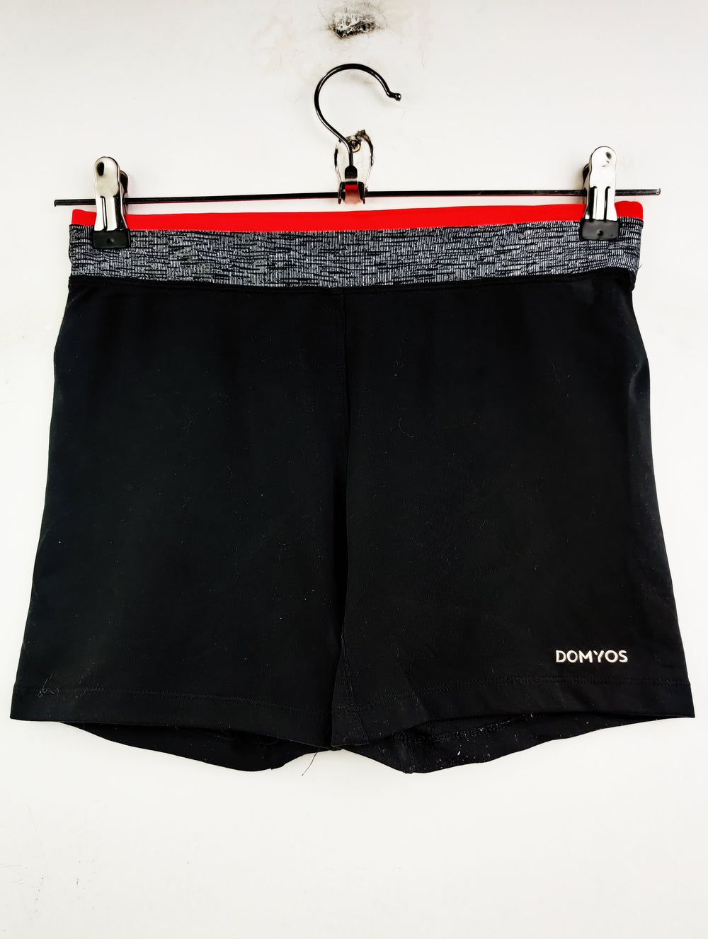 Buy online pre-used pre-loved 100% authentic & Original branded Unknown Brand (NL-1575) available in Pakistan. Top international brands avilable.