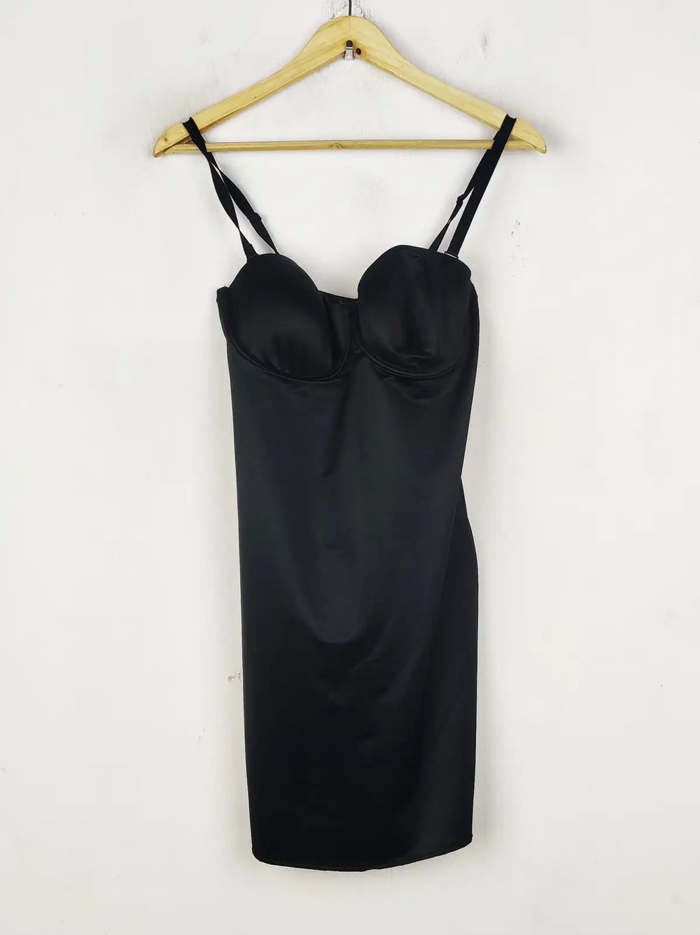 Buy online pre-used pre-loved 100% authentic & Original branded Marks & Spencer (NL-2418) available in Pakistan. Top international brands avilable.