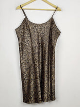 Buy online pre-used pre-loved 100% authentic & Original branded Unknown Brand (NL-2829) available in Pakistan. Top international brands avilable.