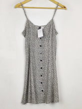 Buy online pre-used pre-loved 100% authentic & Original branded H&M (NL-2914) available in Pakistan. Top international brands avilable.