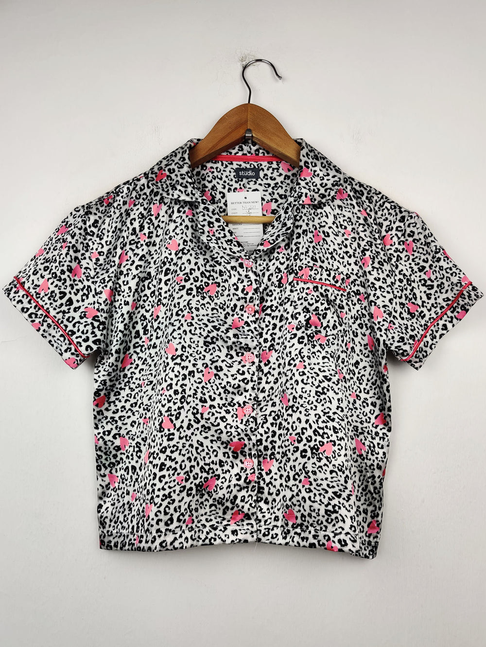 Buy online pre-used pre-loved 100% authentic & Original branded Studio (NL-327) available in Pakistan. Top international brands avilable.