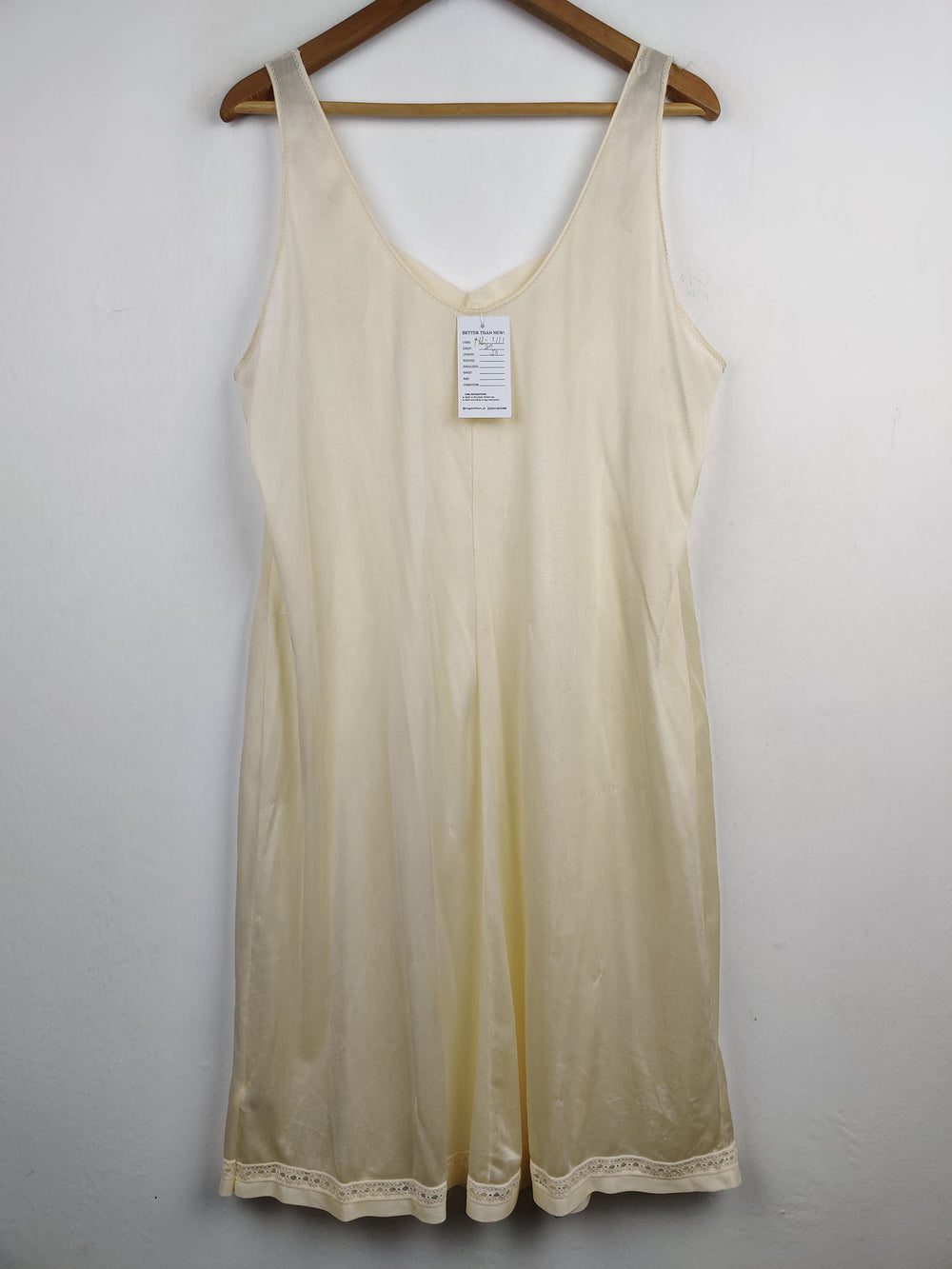 Buy online pre-used pre-loved 100% authentic & Original branded Unknown Brand (NL-411) available in Pakistan. Top international brands avilable.