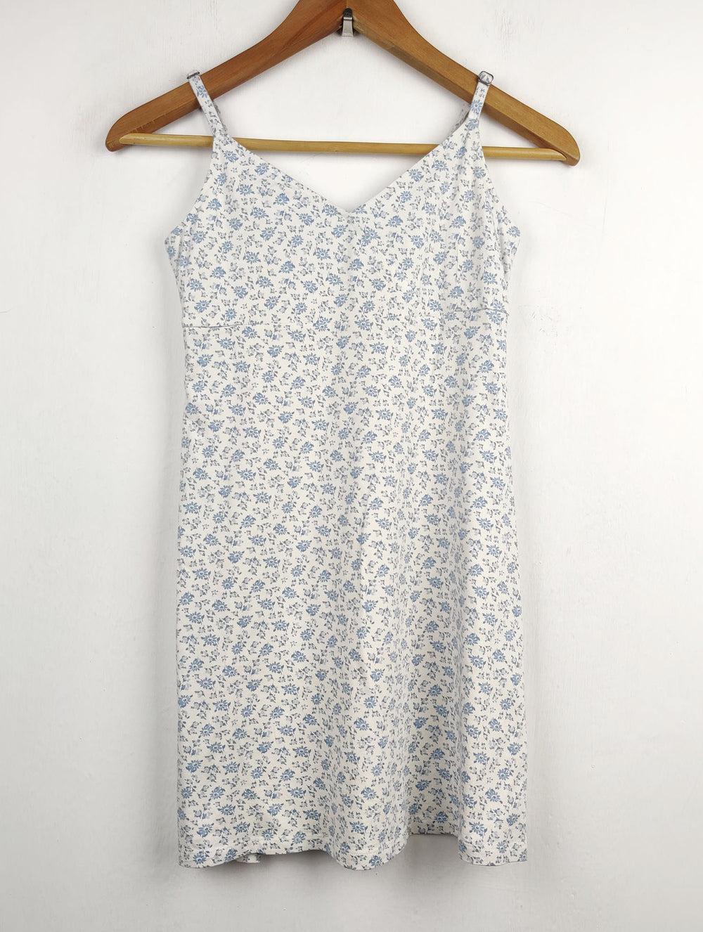 Buy online pre-used pre-loved 100% authentic & Original branded Hollister (NL-457) available in Pakistan. Top international brands avilable.