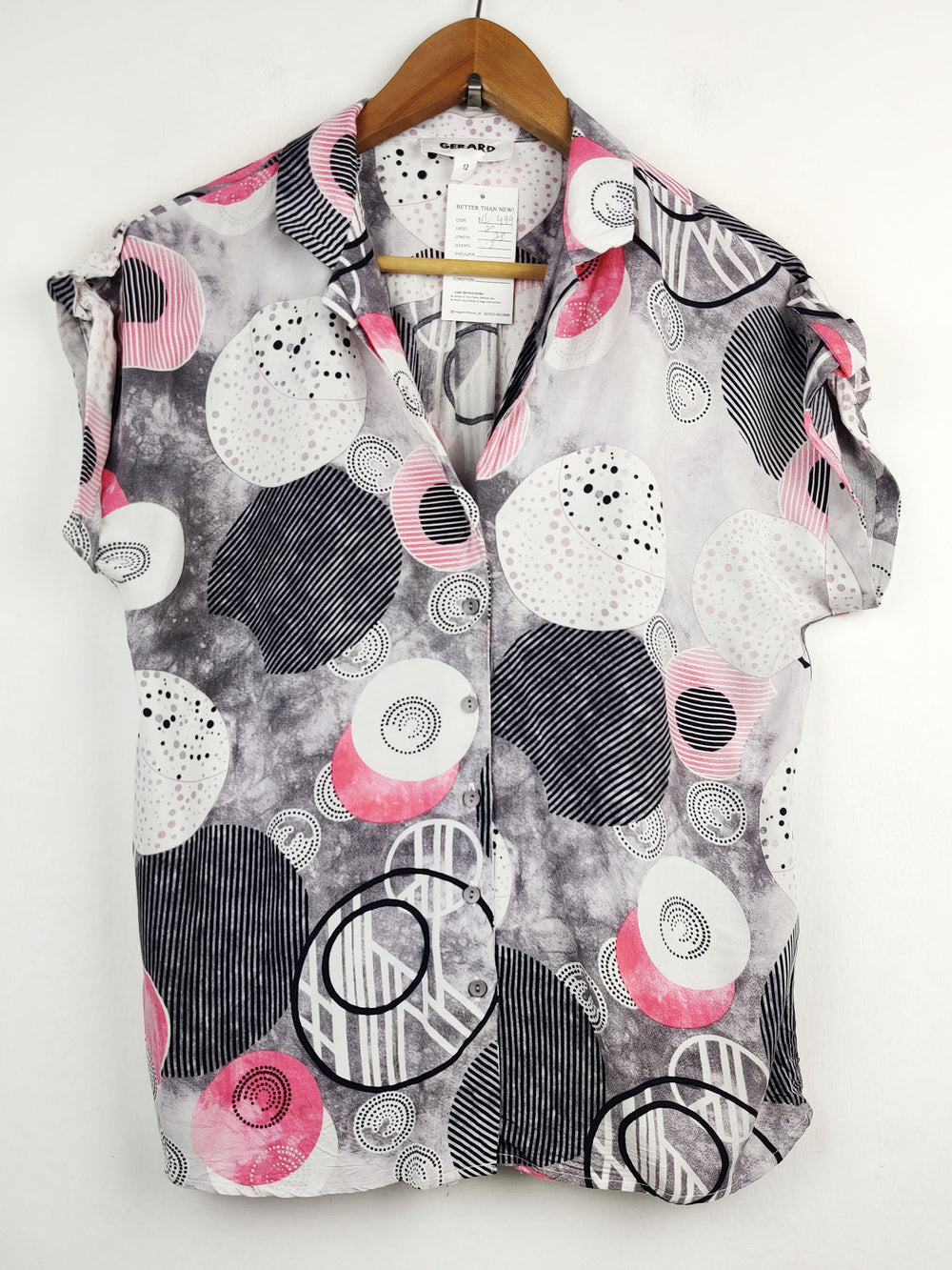 Buy online pre-used pre-loved 100% authentic & Original branded Gerard (NL-499) available in Pakistan. Top international brands avilable.