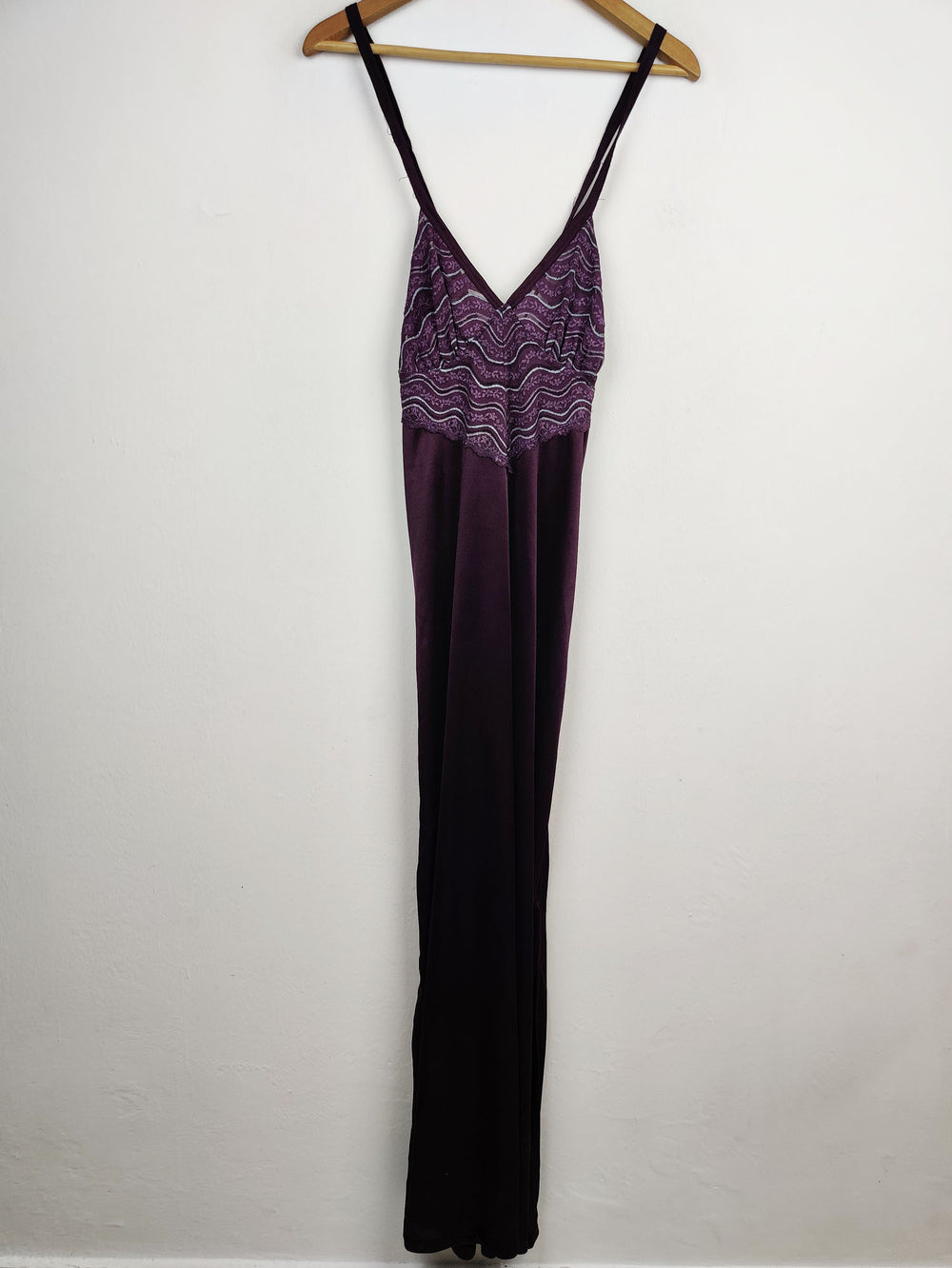 Buy online pre-used pre-loved 100% authentic & Original branded Unknown Brand (NL-523) available in Pakistan. Top international brands avilable.