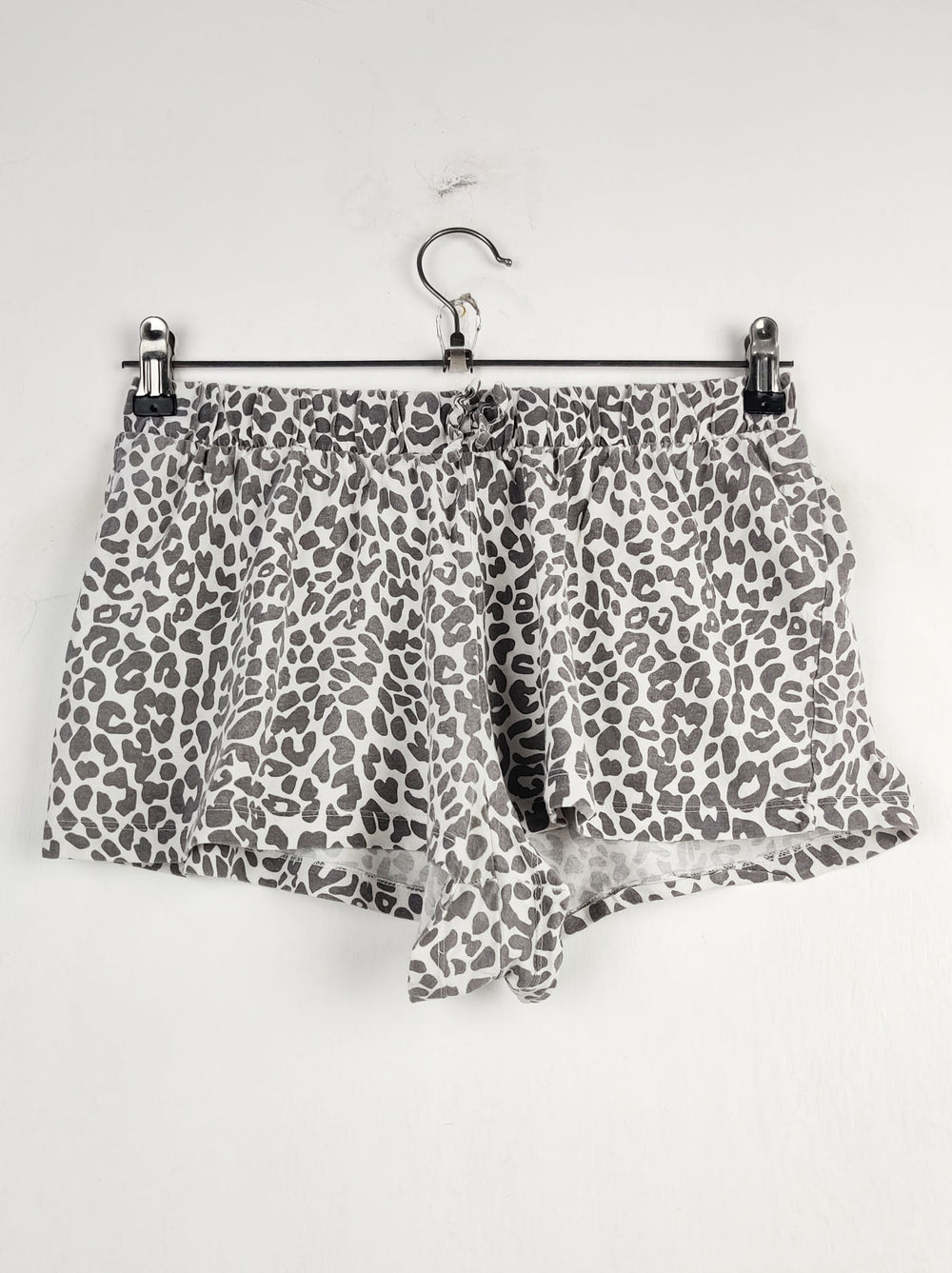 Buy online pre-used pre-loved 100% authentic & Original branded Unknown Brand (NL-687) available in Pakistan. Top international brands avilable.