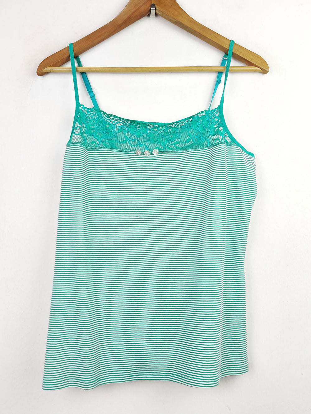 Buy online pre-used pre-loved 100% authentic & Original branded Unknown Brand (NL-822) available in Pakistan. Top international brands avilable.