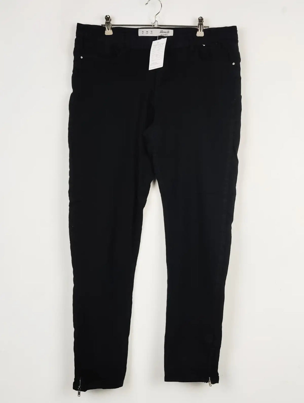 Buy online pre-used pre-loved 100% authentic & Original branded Denim (P-242) available in Pakistan. Top international brands avilable.