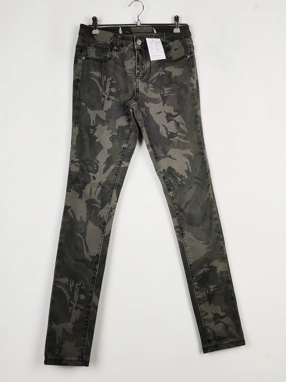 Buy online pre-used pre-loved 100% authentic & Original branded Unknown Brand (P-264) available in Pakistan. Top international brands avilable.