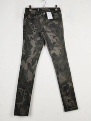 Buy online pre-used pre-loved 100% authentic & Original branded Unknown Brand (P-264) available in Pakistan. Top international brands avilable.
