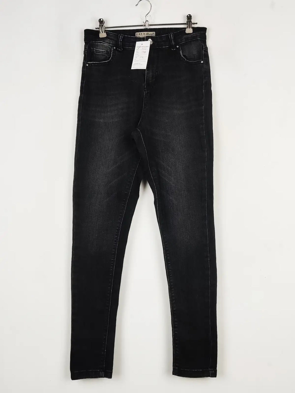 Buy online pre-used pre-loved 100% authentic & Original branded Denim (P-272) available in Pakistan. Top international brands avilable.