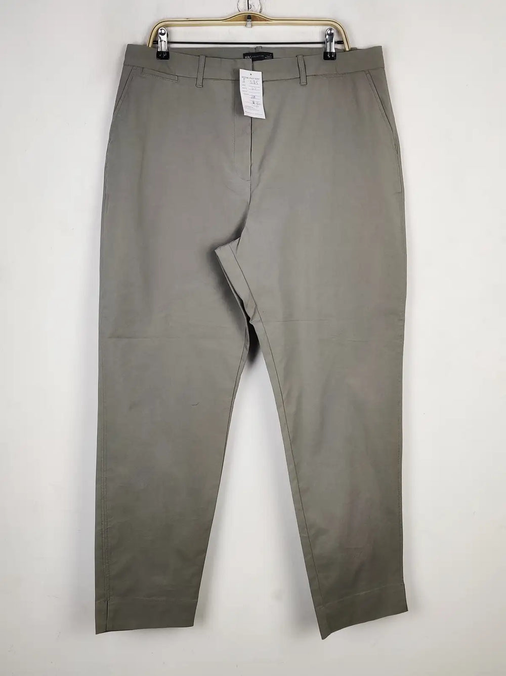 Buy online pre-used pre-loved 100% authentic & Original branded Marks & Spencer (P-385) available in Pakistan. Top international brands avilable.