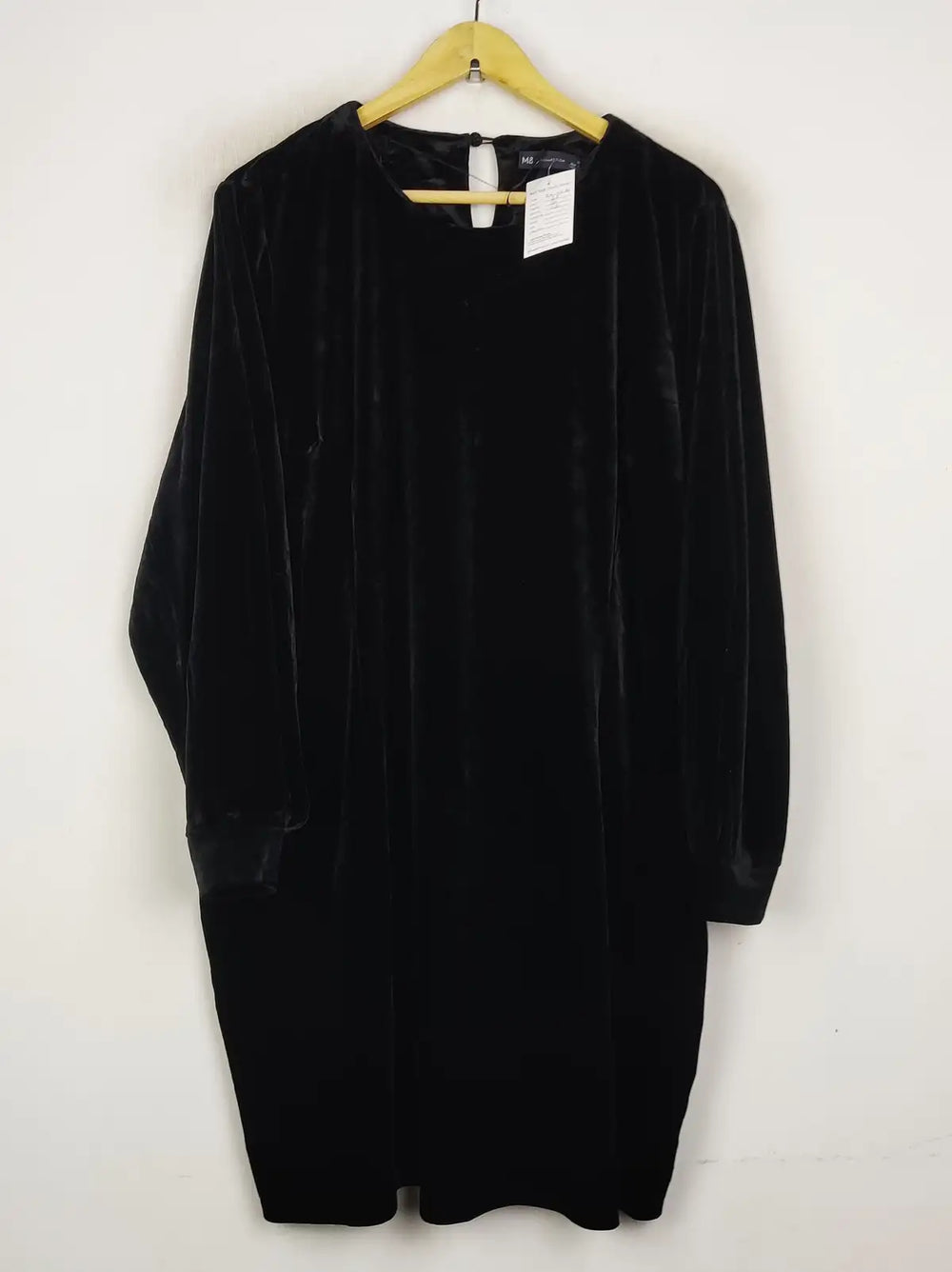 Buy online pre-used pre-loved 100% authentic & Original branded Marks & Spencer (PJ-1281) available in Pakistan. Top international brands avilable.