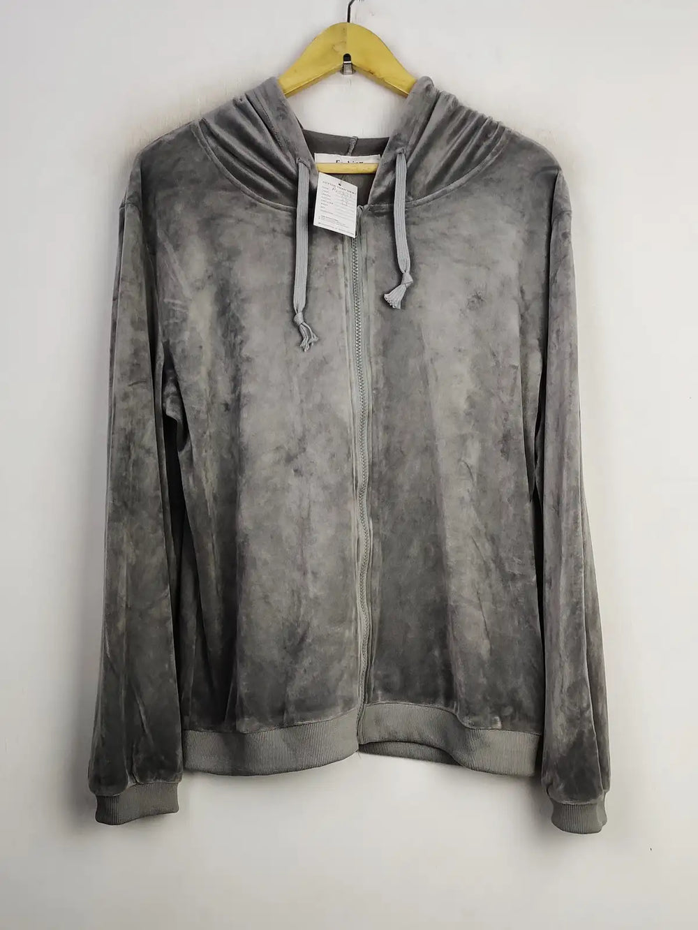 Buy online pre-used pre-loved 100% authentic & Original branded Fashion (PJ-1372) available in Pakistan. Top international brands avilable.