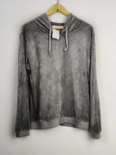 Buy online pre-used pre-loved 100% authentic & Original branded Fashion (PJ-1372) available in Pakistan. Top international brands avilable.