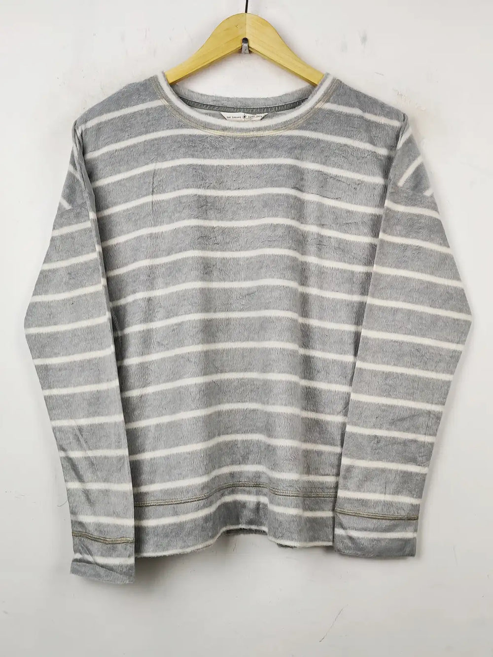 Buy online pre-used pre-loved 100% authentic & Original branded Marks & Spencer (PJ-427) available in Pakistan. Top international brands avilable.