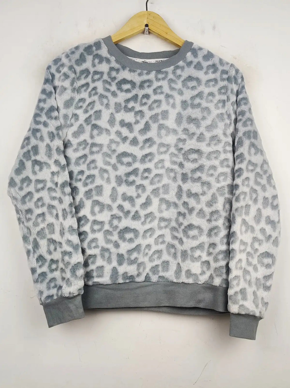 Buy online pre-used pre-loved 100% authentic & Original branded Tu (PJ-658) available in Pakistan. Top international brands avilable.