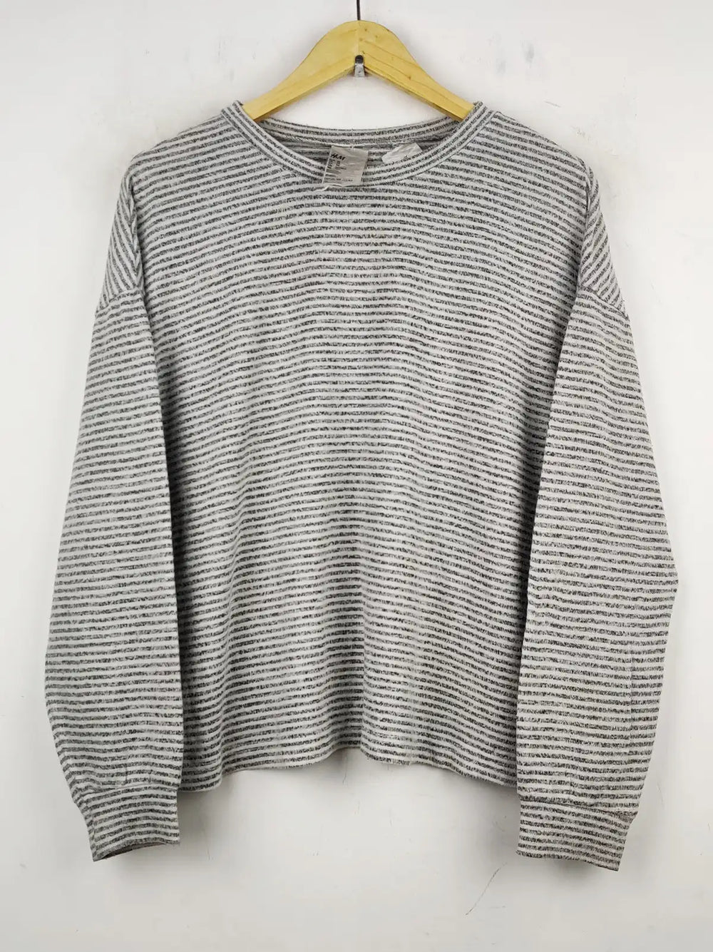 Buy online pre-used pre-loved 100% authentic & Original branded H&M (PJ-674) available in Pakistan. Top international brands avilable.