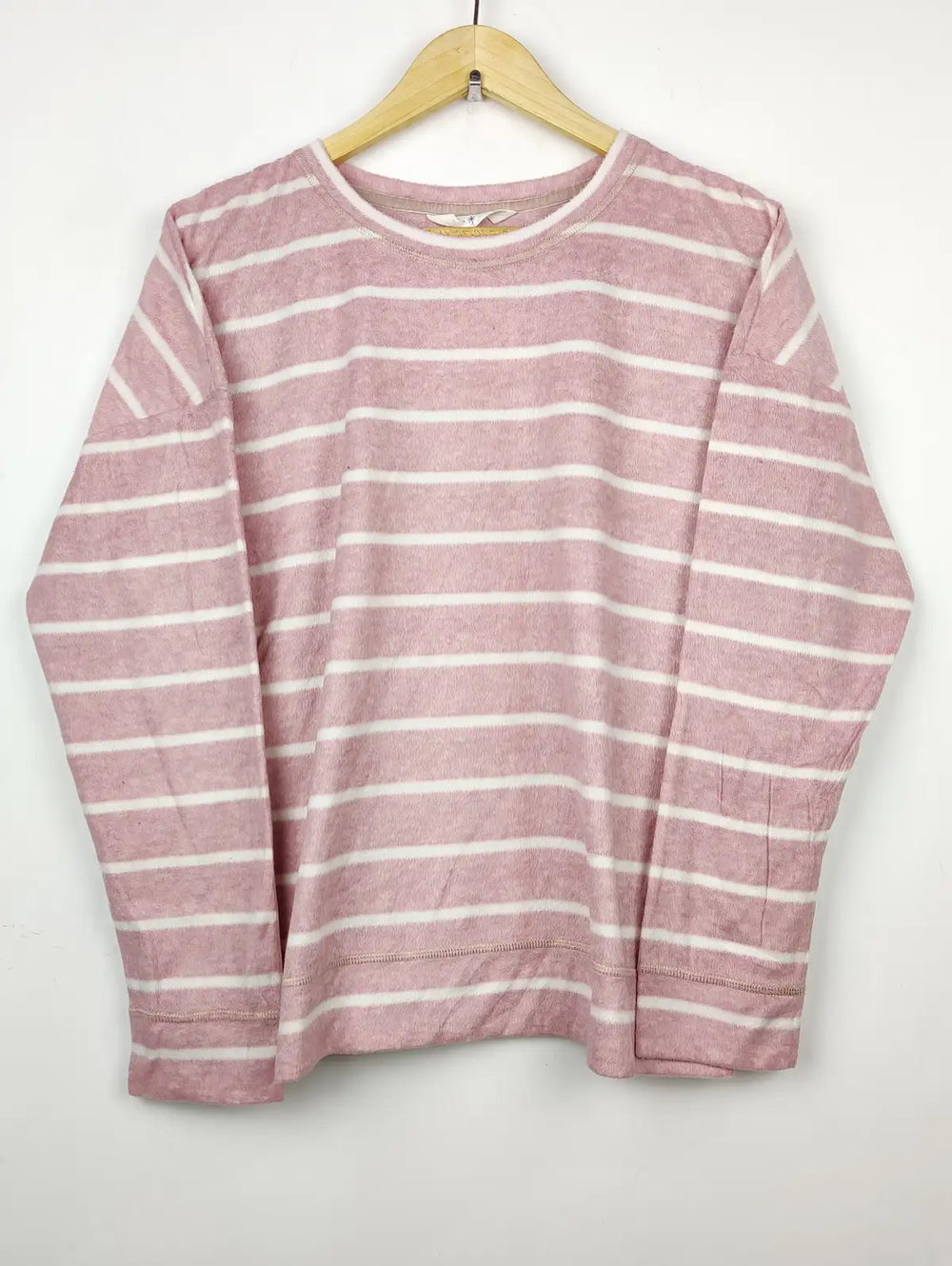 Buy online pre-used pre-loved 100% authentic & Original branded Marks & Spencer (PJ-761) available in Pakistan. Top international brands avilable.