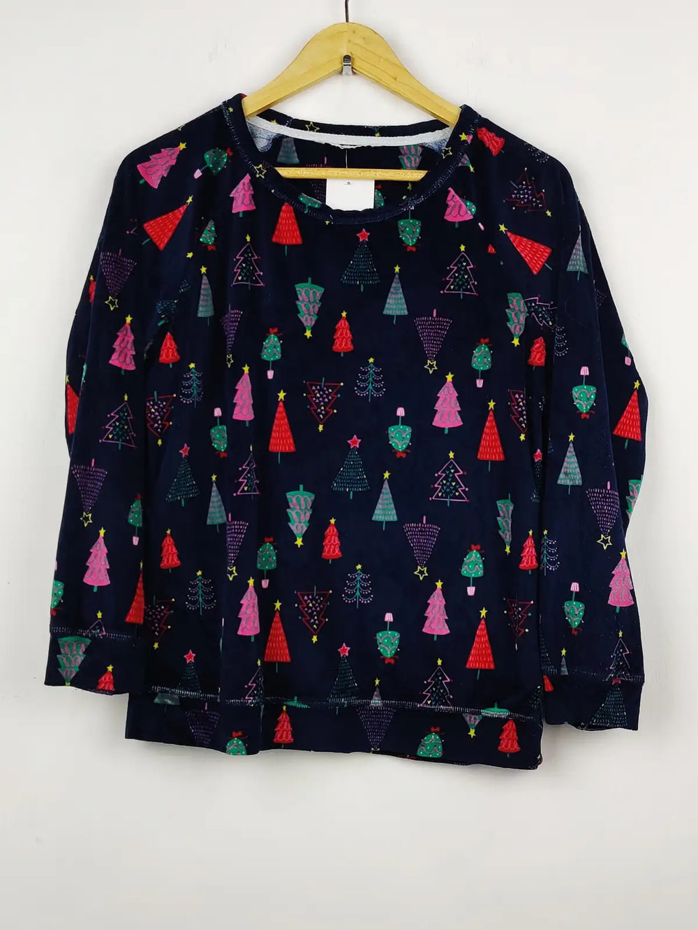 Buy online pre-used pre-loved 100% authentic & Original branded Tu (PJ-805) available in Pakistan. Top international brands avilable.