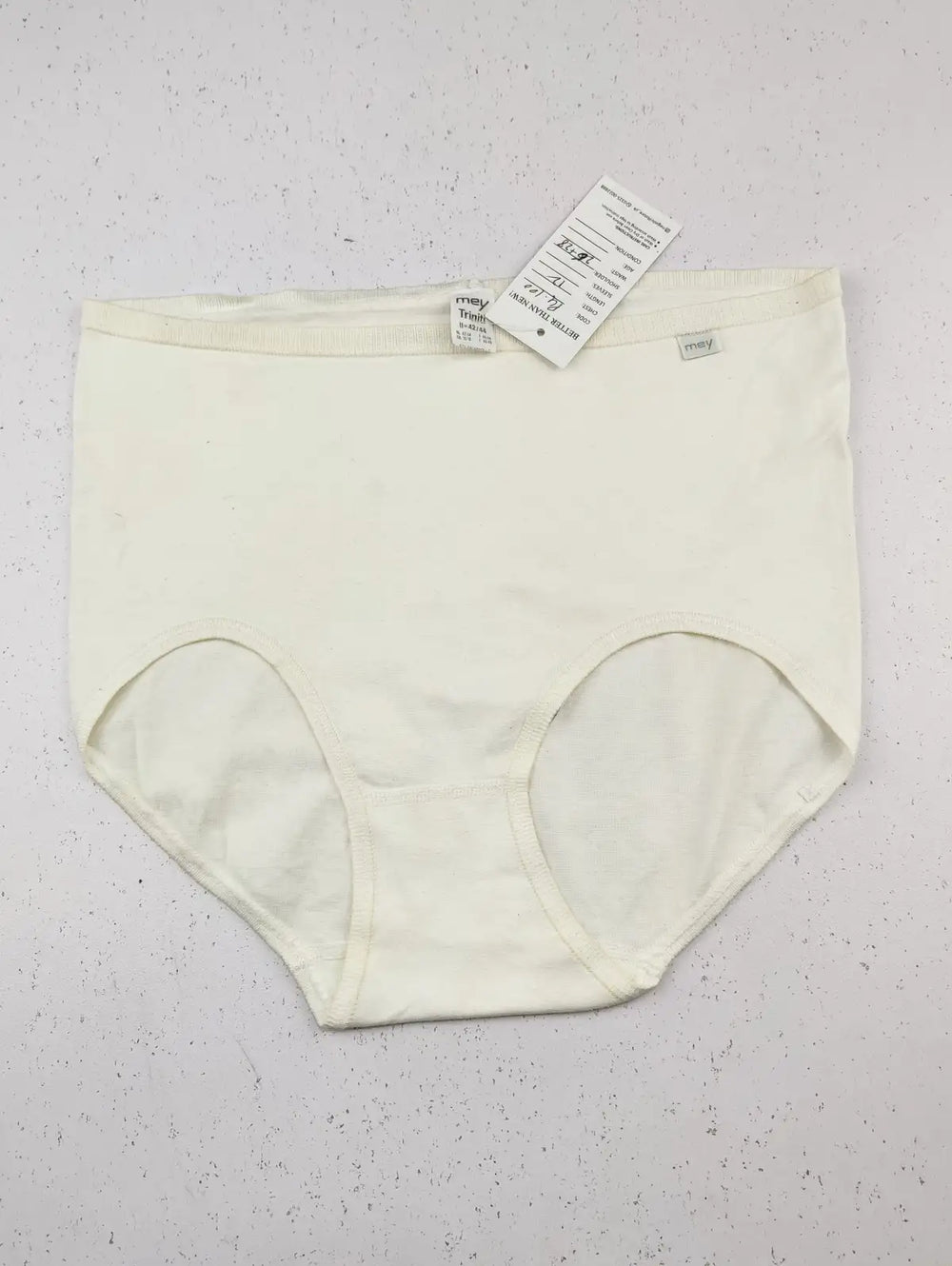 Buy online pre-used pre-loved 100% authentic & Original branded Mey Triniti (PU-100) available in Pakistan. Top international brands avilable.