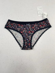 Buy online pre-used pre-loved 100% authentic & Original branded Down Undies (PU-1379) available in Pakistan. Top international brands avilable.