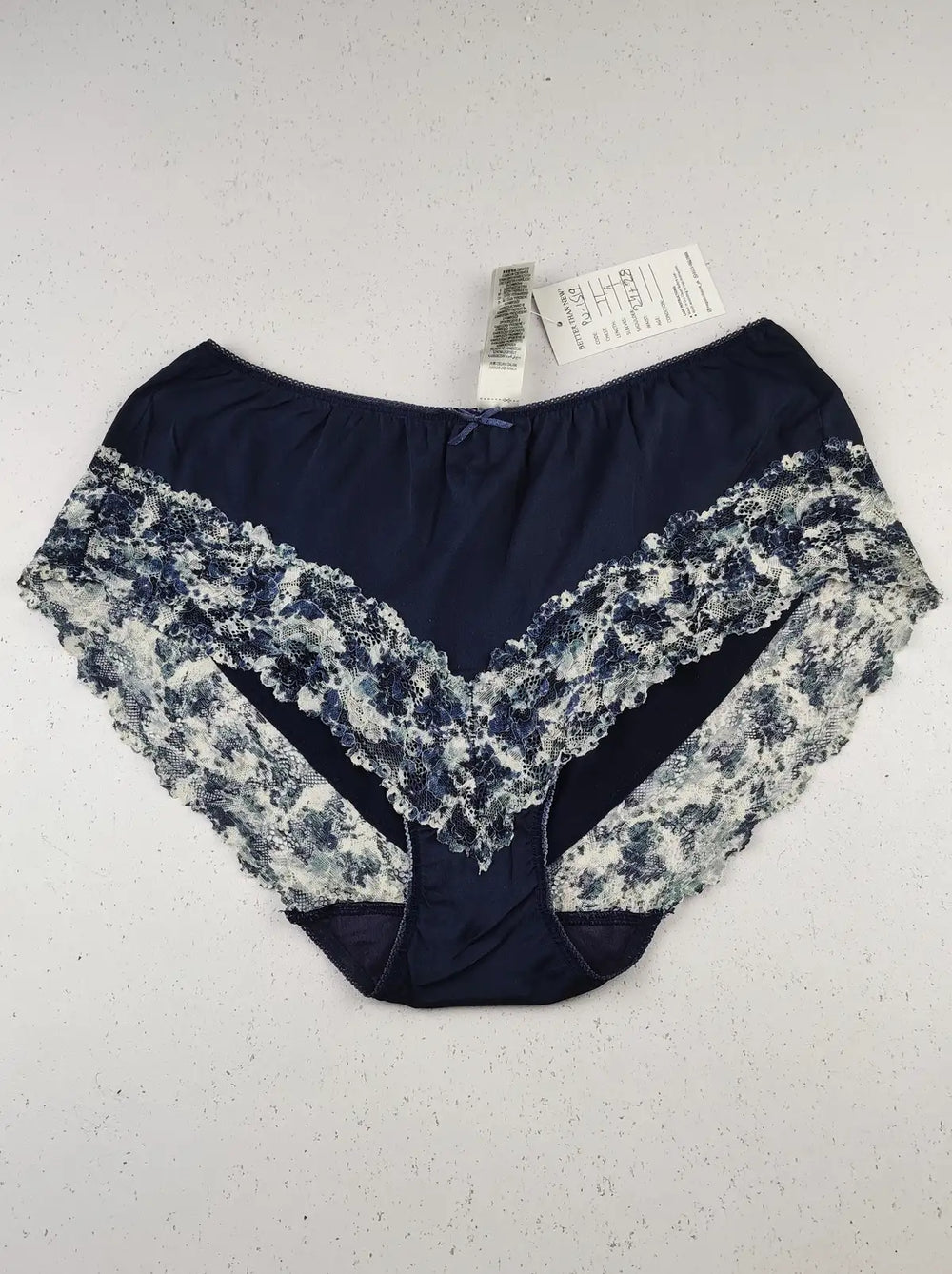 Buy online pre-used pre-loved 100% authentic & Original branded Marks & Spencer (PU-1519) available in Pakistan. Top international brands avilable.