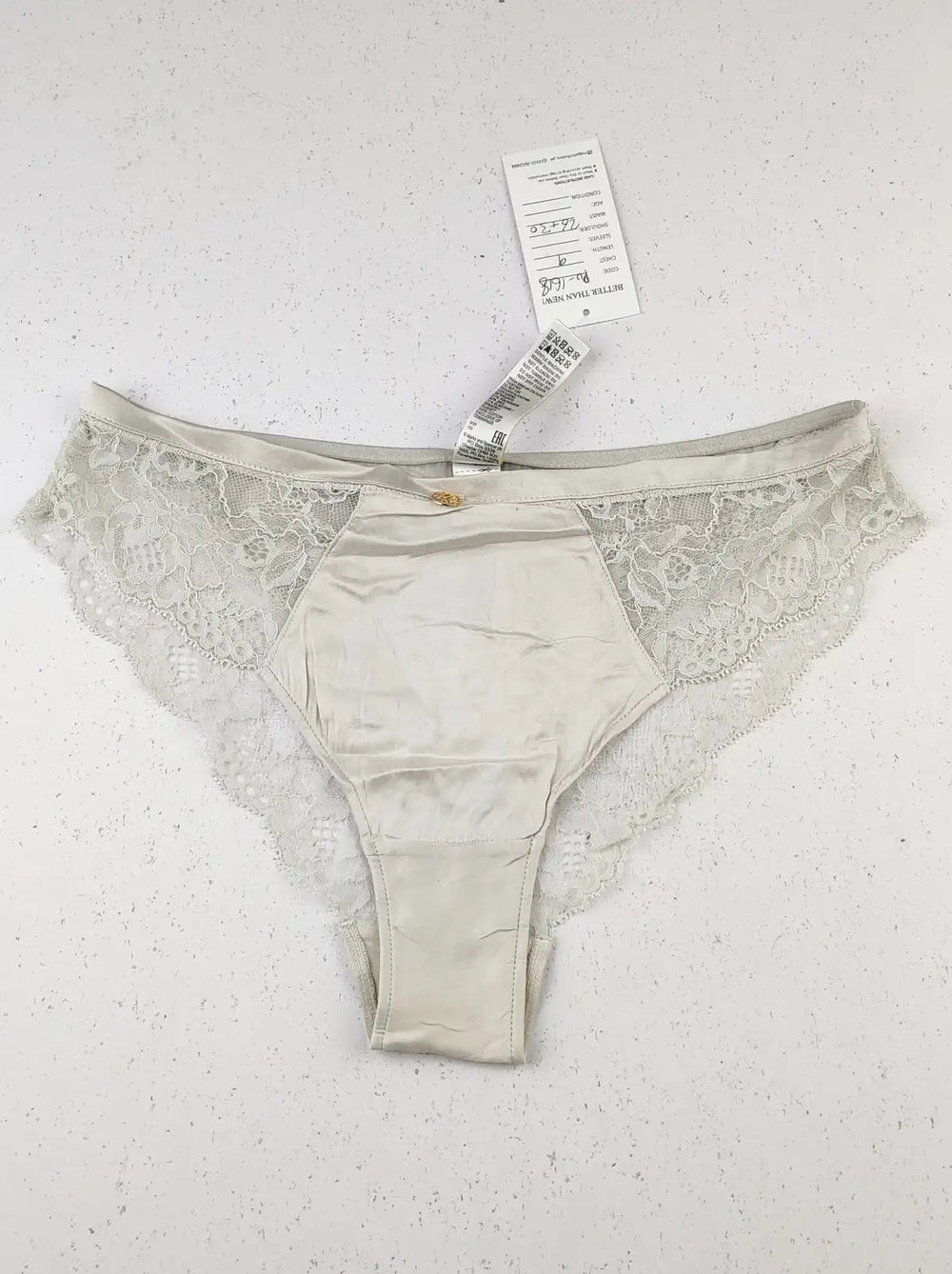 Buy online pre-used pre-loved 100% authentic & Original branded Marks & Spencer (PU-1618) available in Pakistan. Top international brands avilable.