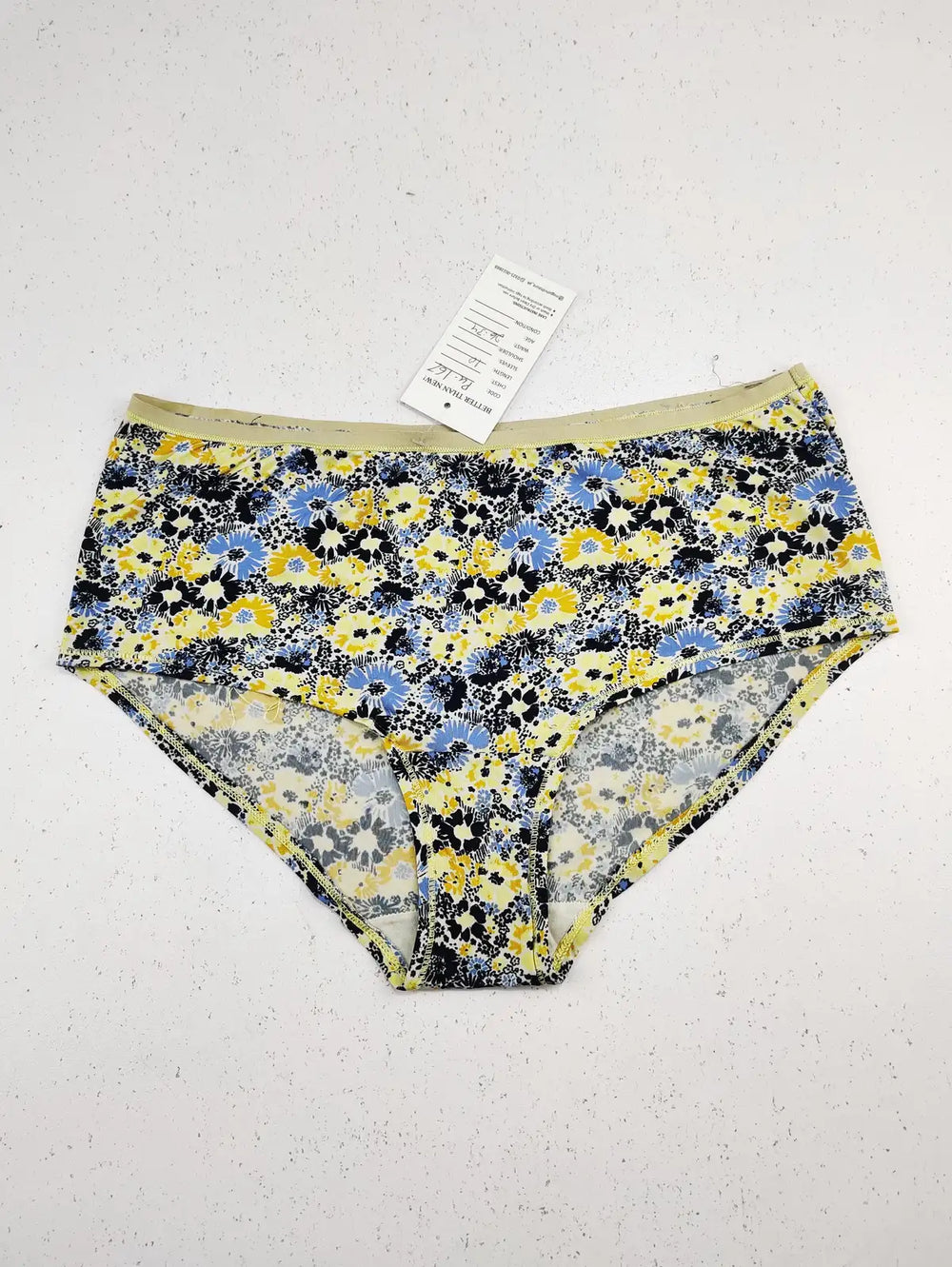 Buy online pre-used pre-loved 100% authentic & Original branded Marks & Spencer (PU-167) available in Pakistan. Top international brands avilable.