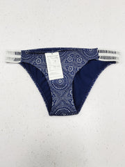 Buy online pre-used pre-loved 100% authentic & Original branded Roxy (PU-1916) available in Pakistan. Top international brands avilable.