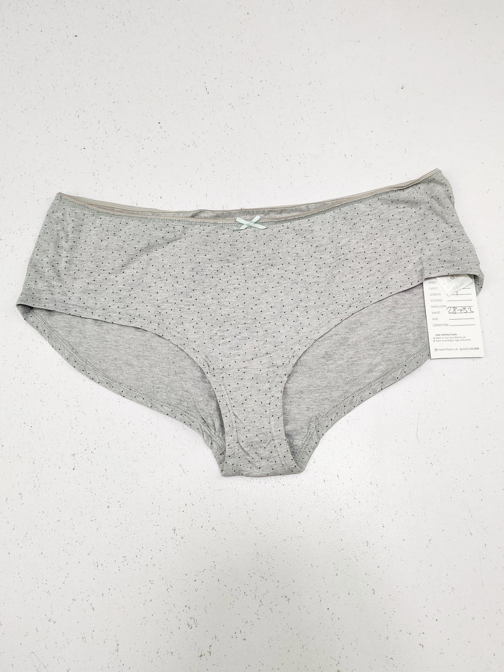 Buy online pre-used pre-loved 100% authentic & Original branded F&F (PU-2062) available in Pakistan. Top international brands avilable.