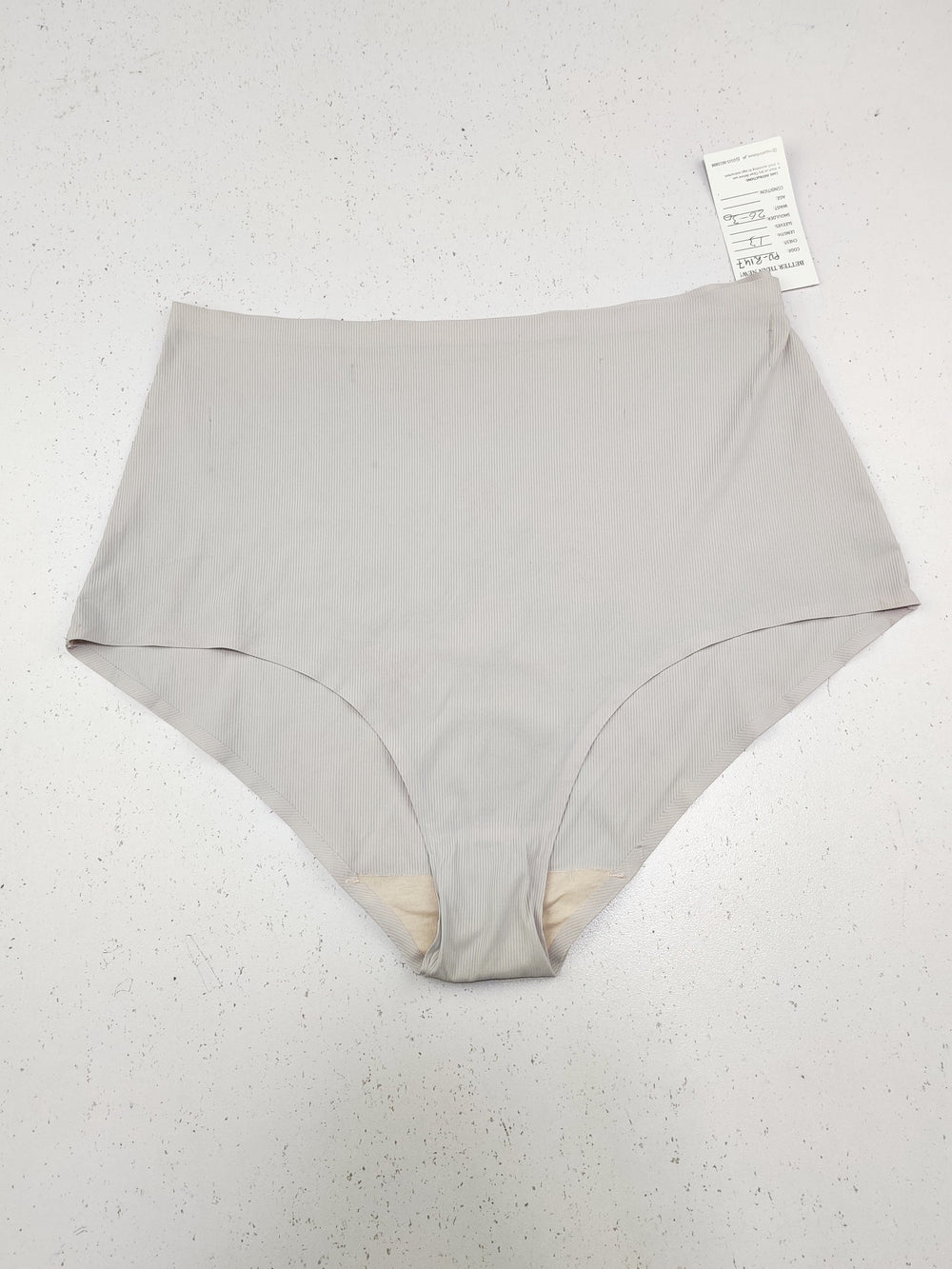 Buy online pre-used pre-loved 100% authentic & Original branded Unknown Brand (PU-2147) available in Pakistan. Top international brands avilable.