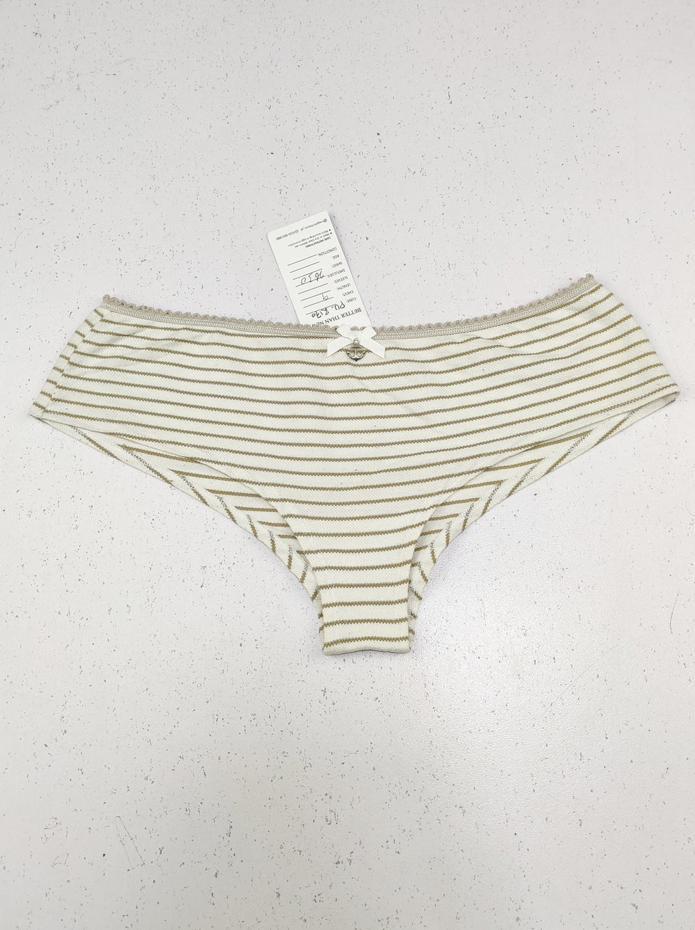 Buy online pre-used pre-loved 100% authentic & Original branded Unknown Brand (PU-2170) available in Pakistan. Top international brands avilable.