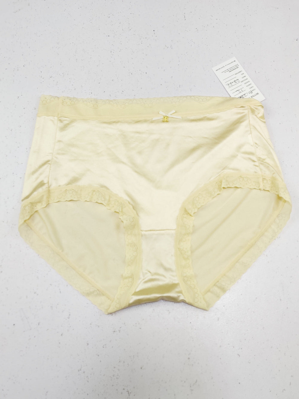 Buy online pre-used pre-loved 100% authentic & Original branded Unknown Brand (PU-2206) available in Pakistan. Top international brands avilable.
